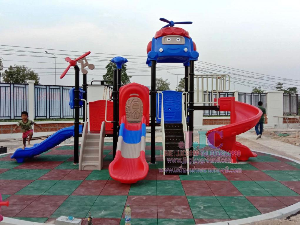 ภาพติดตั้งเครื่องเล่นสนามชุดครอปเตอร์น้ำเงินแดง